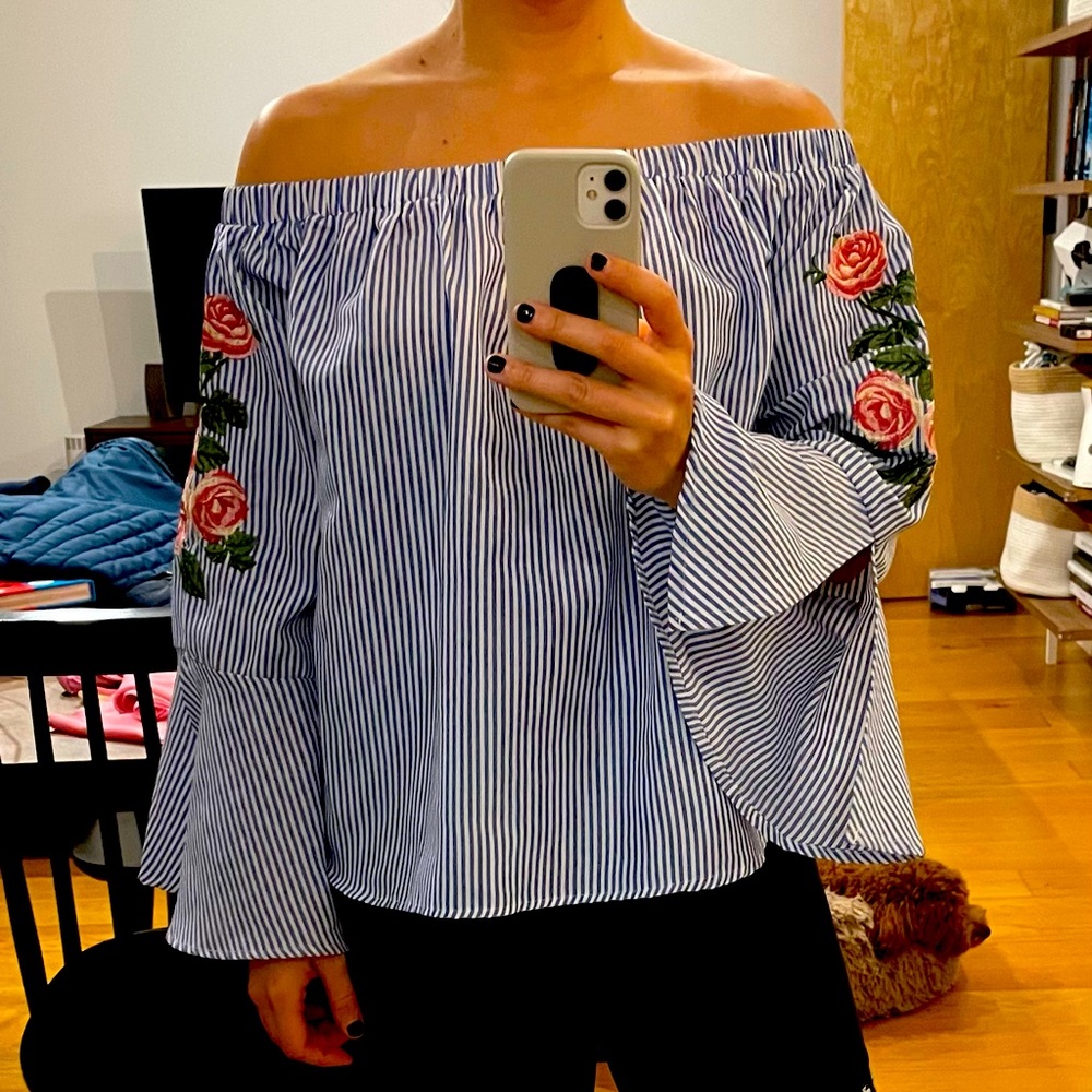 Peach Love Embroidered boat neck blouse, small, in perfect condition!